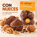 Detalle de la magdalena brownie sin gluten con nuez troceada La Granja